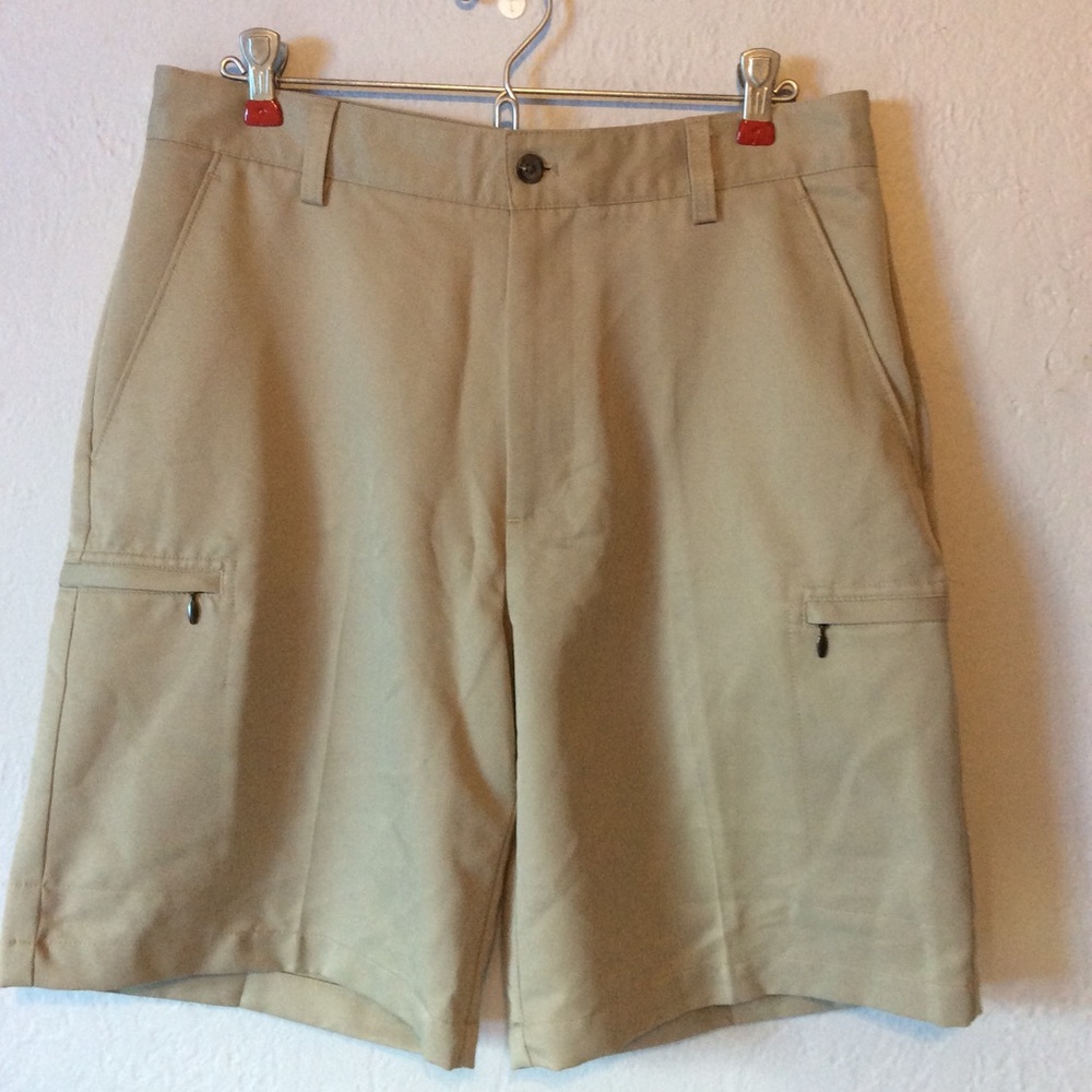 Izod Men's Golf Cargo Shorts in Khaki, Size 32 NWOT